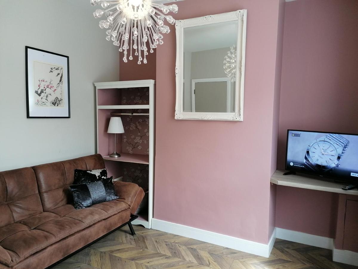 Stunning 3 Bedroom Townhouse In The Heart Of City Belfast Exterior photo
